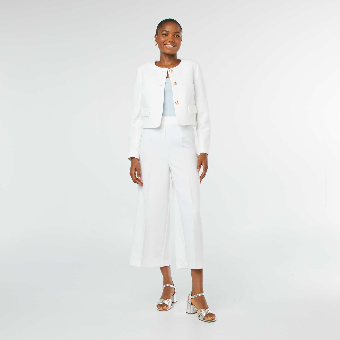 Veste tailleur coupe courte avec boutons dorés BLANC