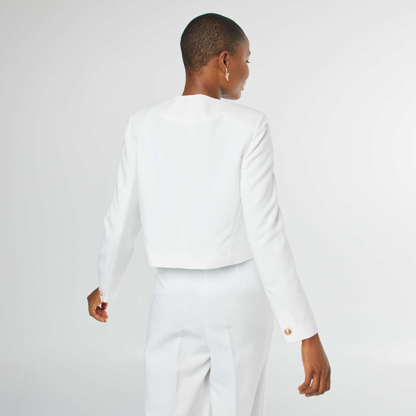 Veste tailleur coupe courte avec boutons dorés BLANC