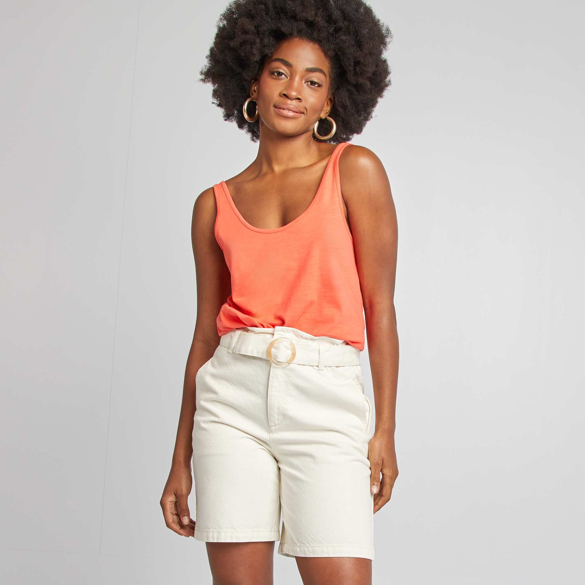 Short court en denim avec ceinture à boucle BLANC