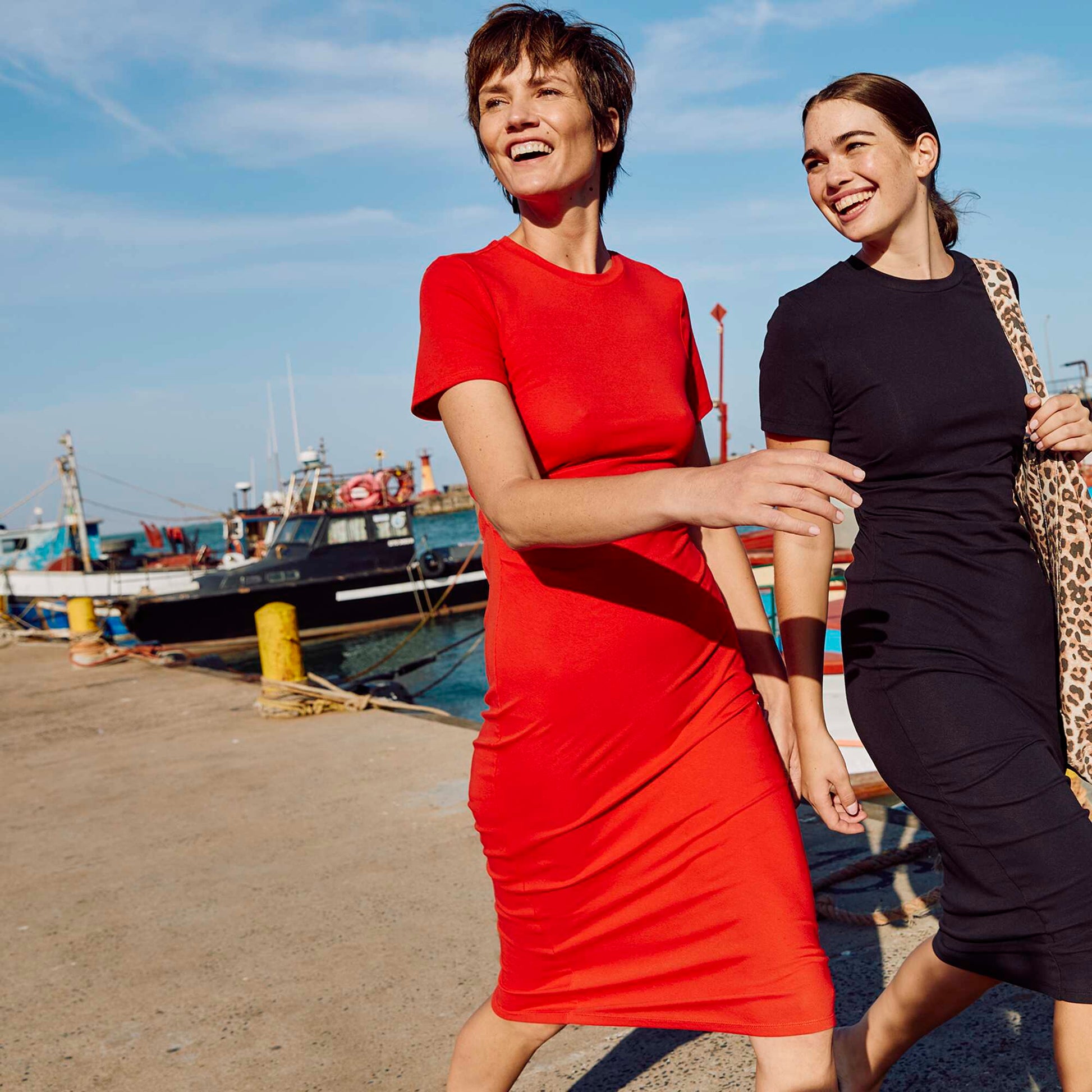 Robe midi unie ouverte au dos ROUGE
