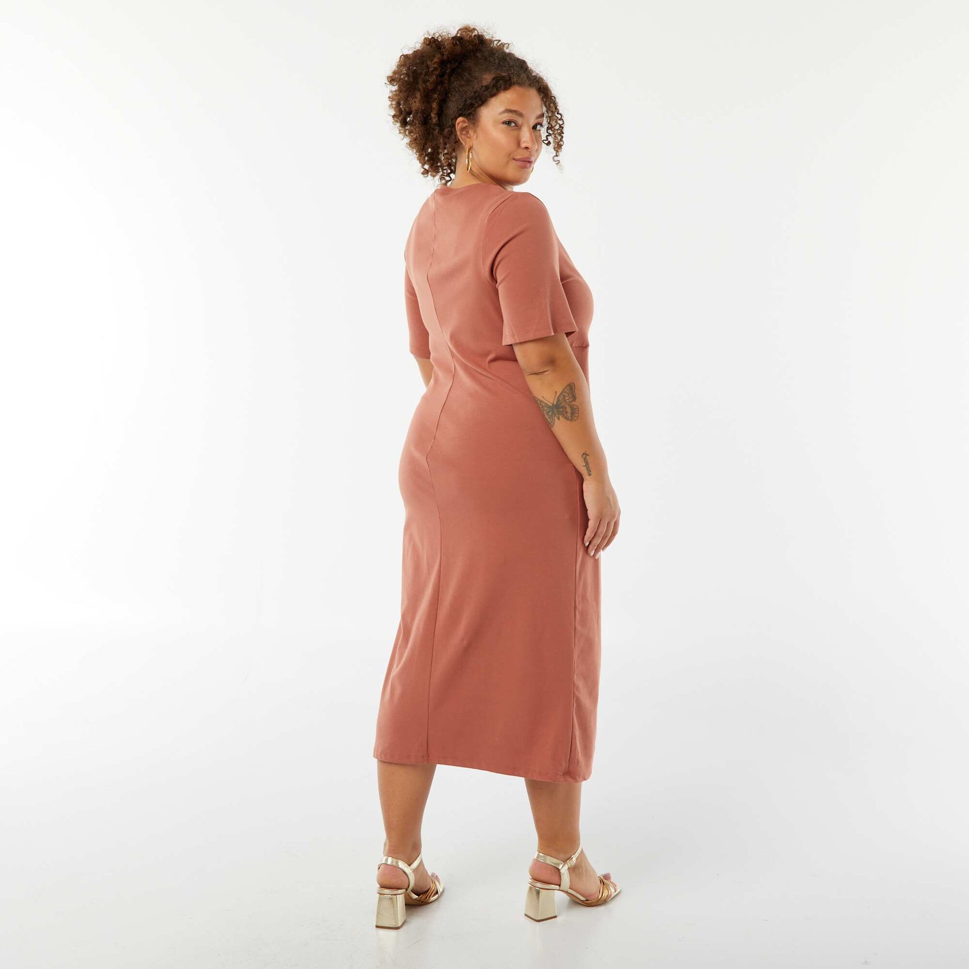 Robe unie drapée coupe midi ROSE