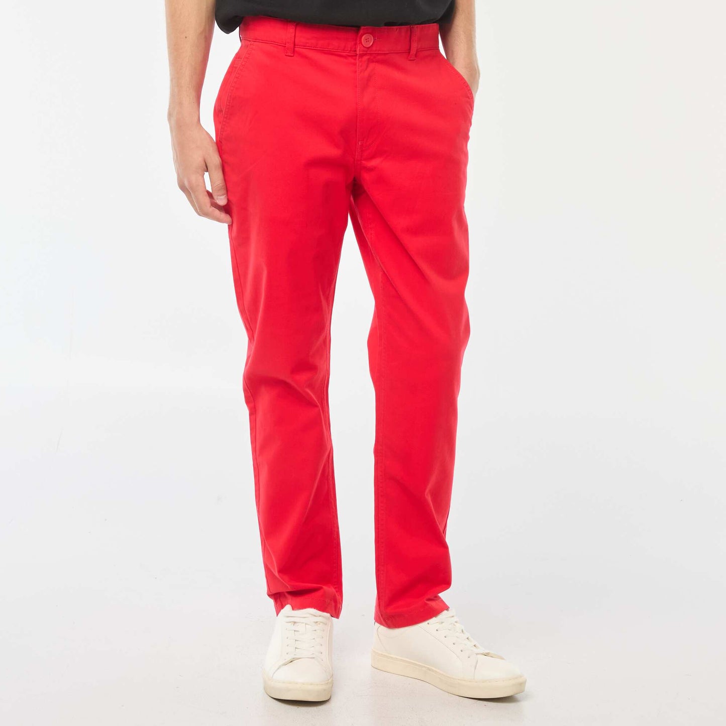 Pantalon chino uni avec revers à la base ROUGE