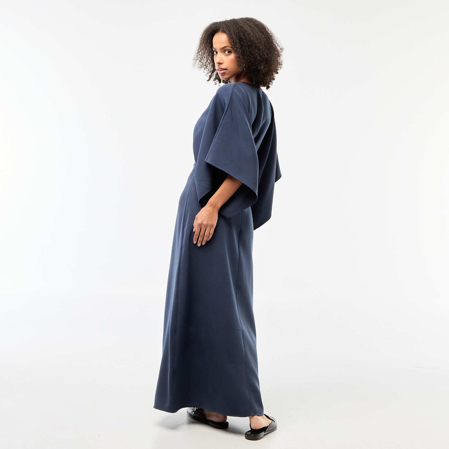 Robe longue crêpée avec bijou doré BLEU MARINE
