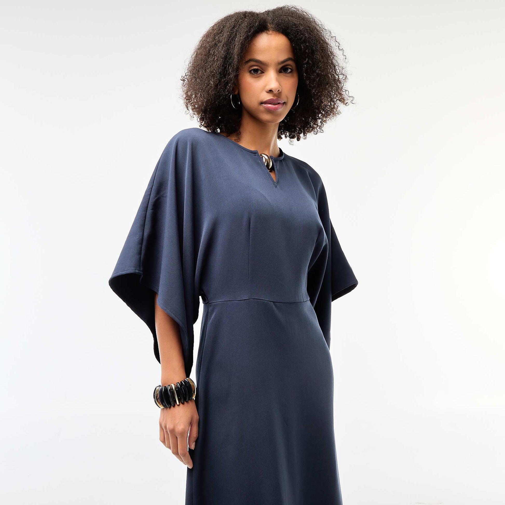 Robe longue crêpée avec bijou doré BLEU MARINE