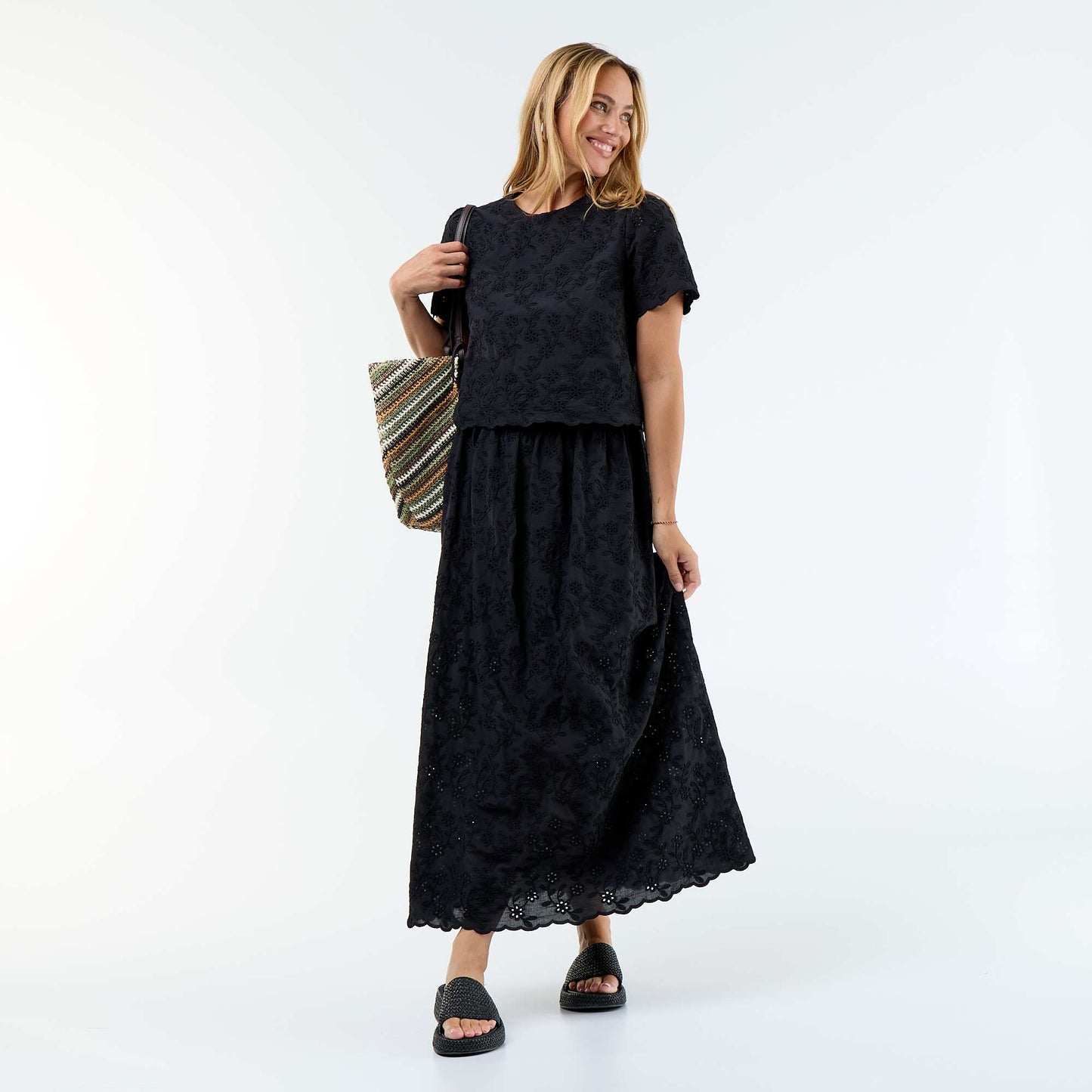 Jupe longue avec broderie anglaise NOIR