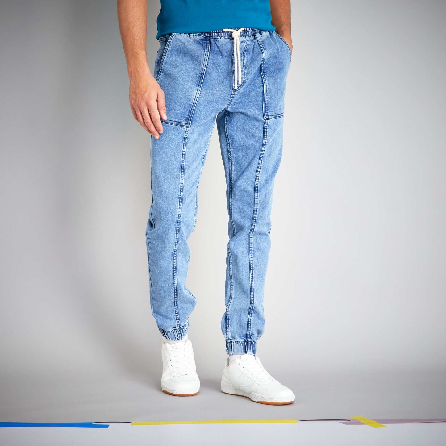 Jean jogger à taille élastiquée Bleu