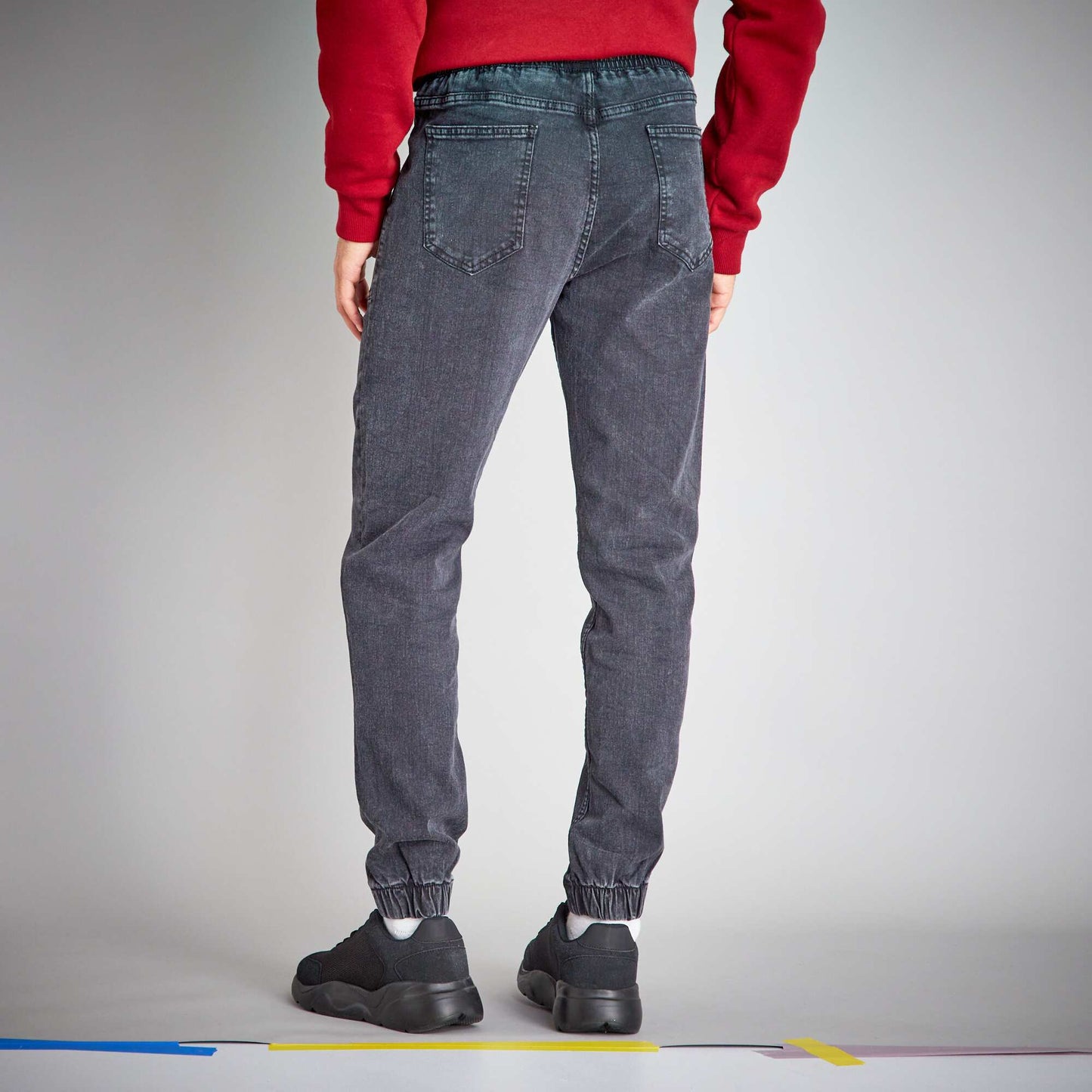 Jean jogger à taille élastiquée Gris noir