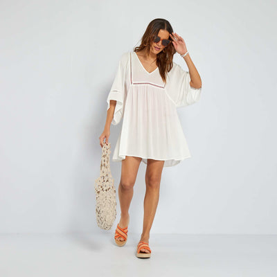 Robe ajourée à col V blanc